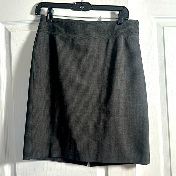 The Limited Dresses & Skirts - The Limited Luxe Suiting Skirt Sz 6 - dark charcoal with stripe - fully lined